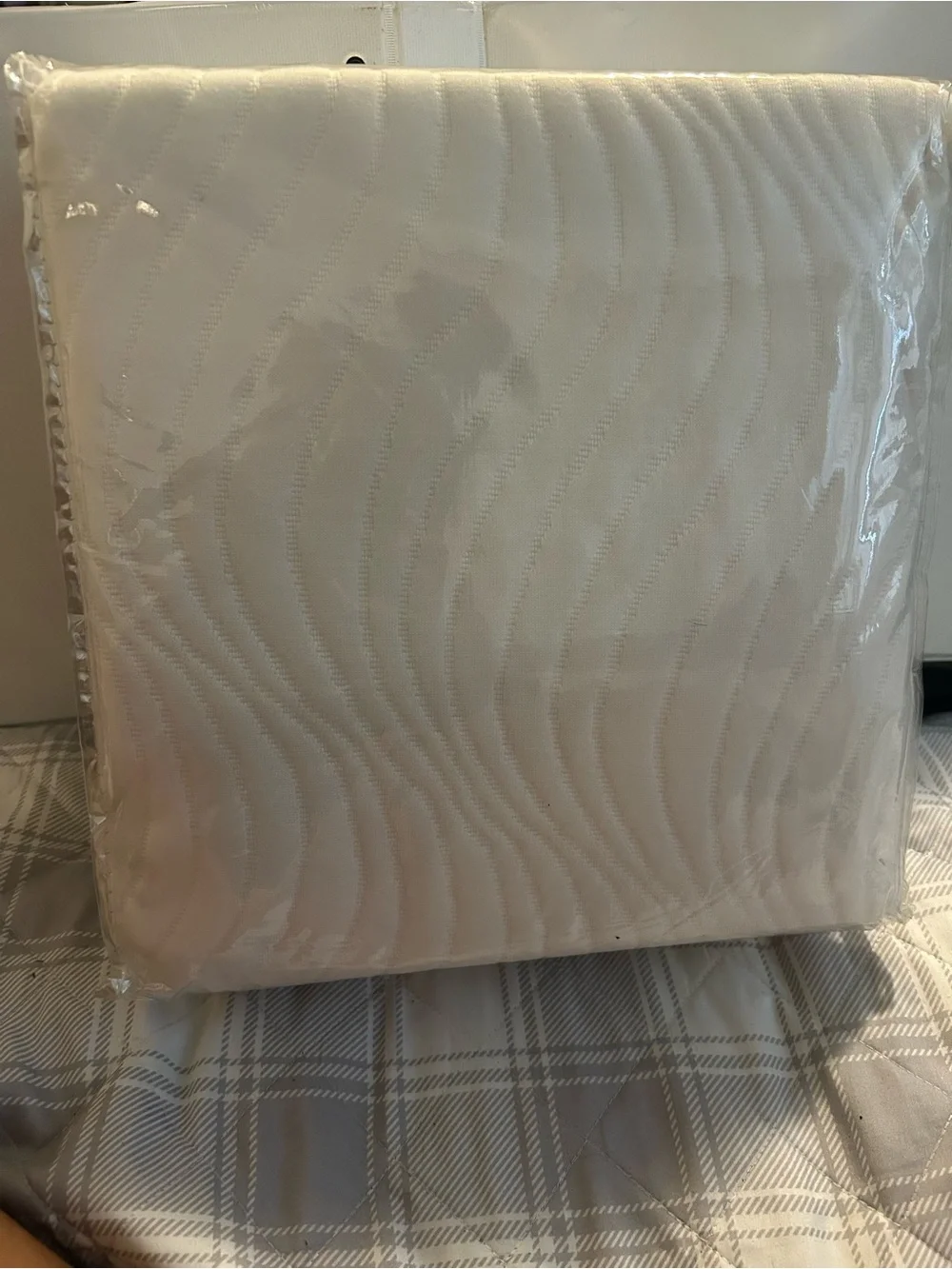 White Stain-Release Waterproof Mattress Protector